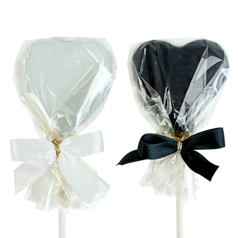Heart-shaped cake pops with light and dark chocolate