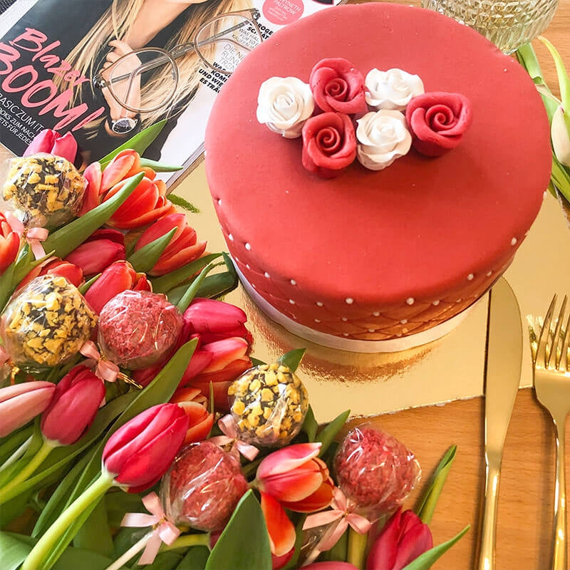 Red Deluxe Cake – double height