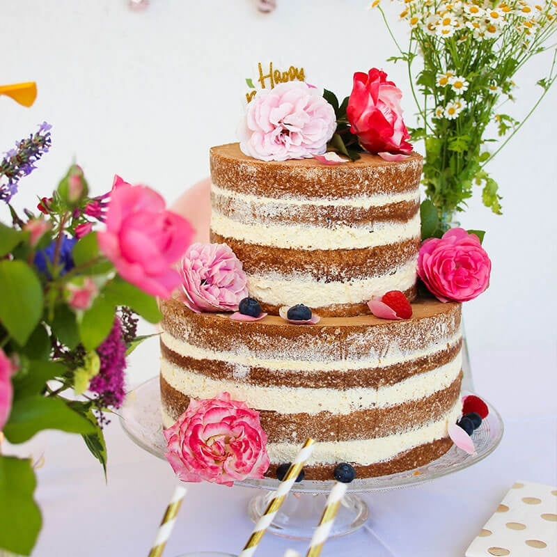 Two-tier naked cake – vanilla/raspberry