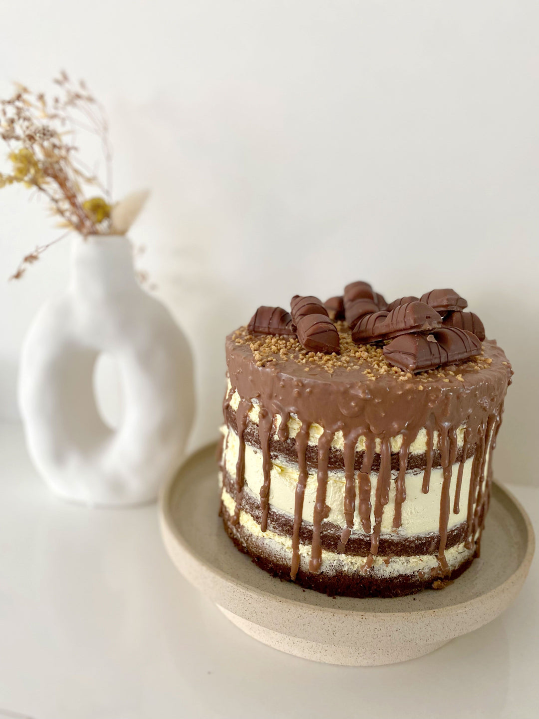 Cake with Kinder Bueno® bars