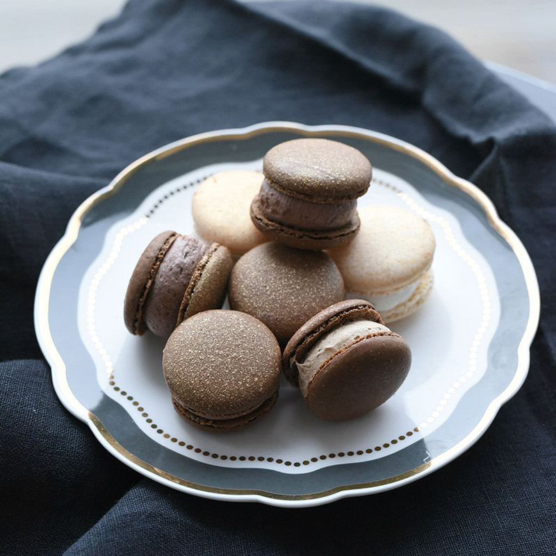 Golden Christmas Macarons (16 pieces)