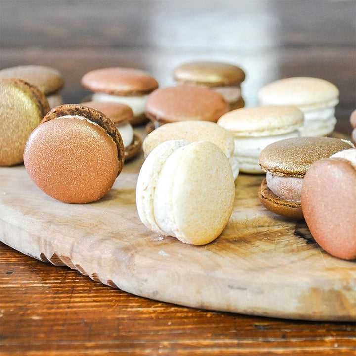 Golden Christmas Macarons (16 pieces)