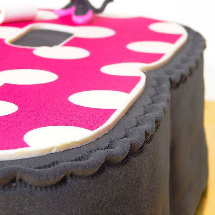 Number cake with Minnie Mouse® figure