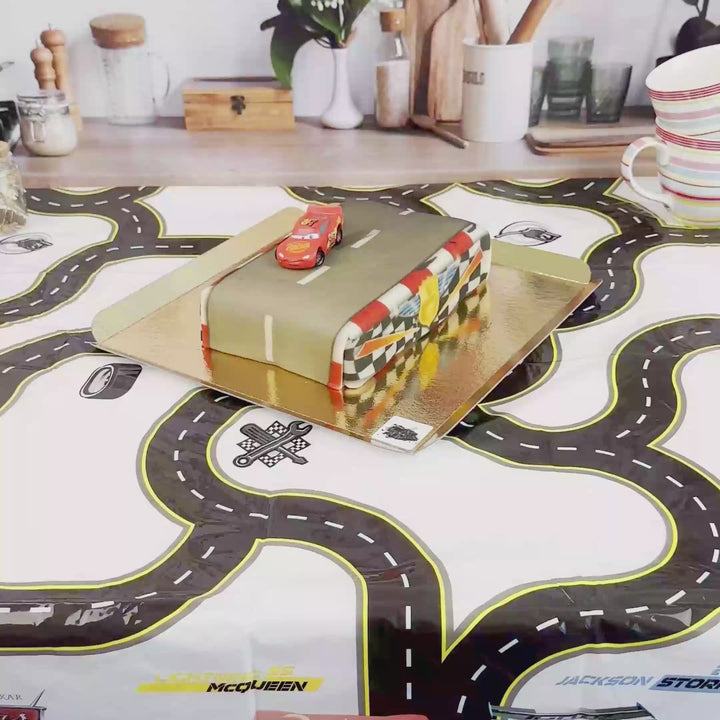Cars® - Lightning McQueen on the race track cake