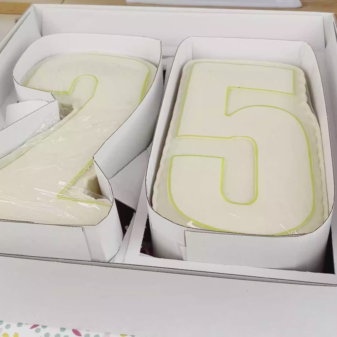 Double-digit cakes, various colours