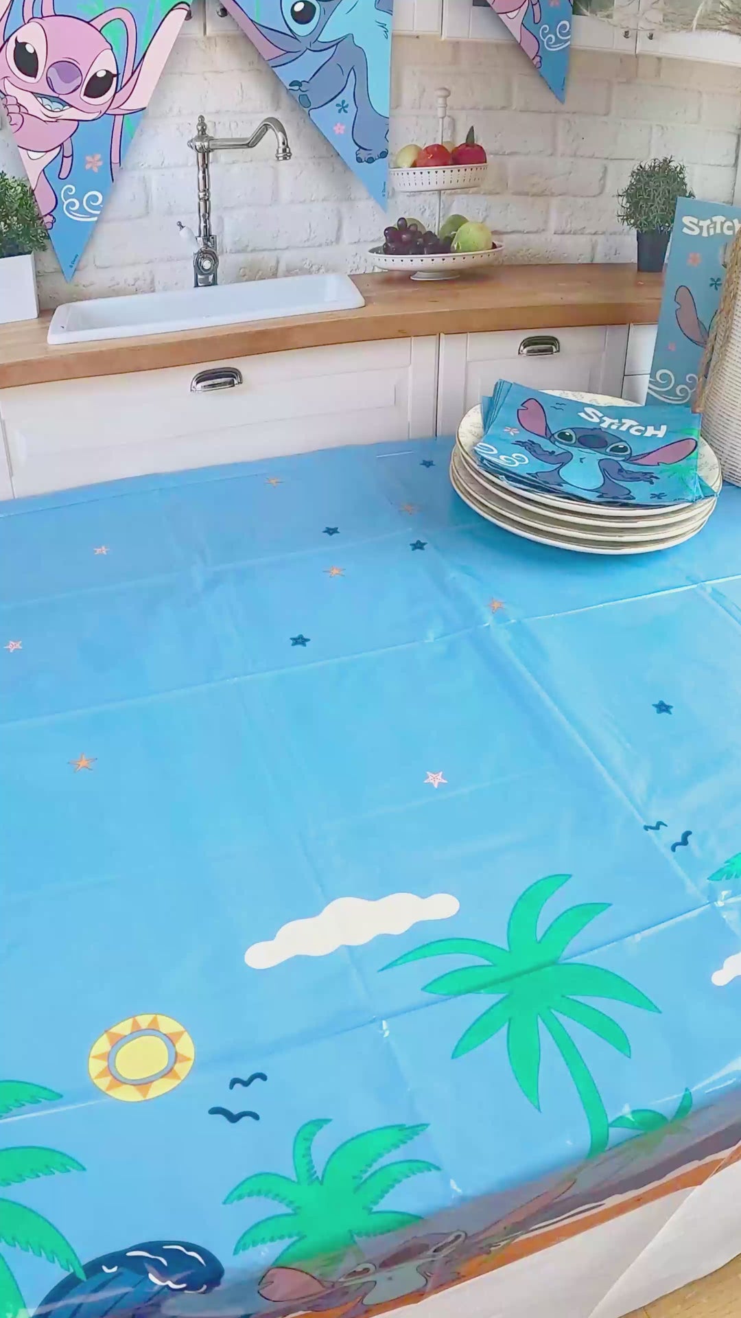 Stitch® on Tropical Beach Cake
