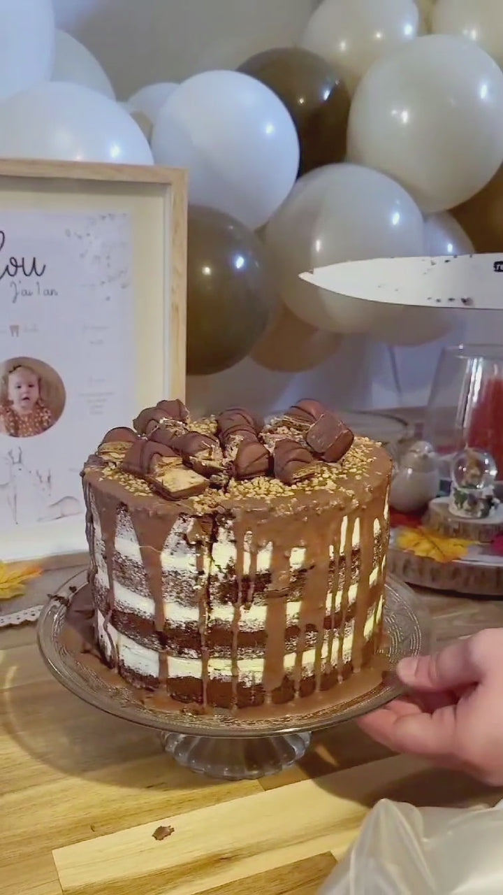 Cake with Kinder Bueno® bars