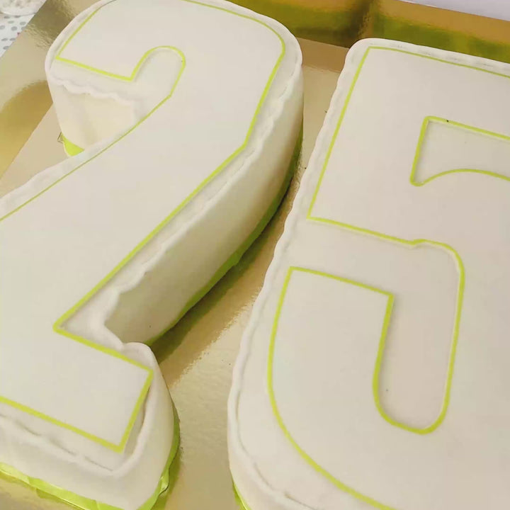 Double-digit cakes, various colours
