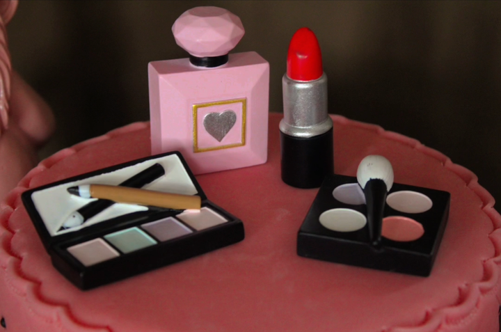 Deluxe Make-Up Cake with Black Ribbon
